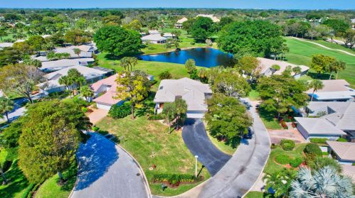 13 Gln Dr, Boynton Beach FL 33436-6207 exterior