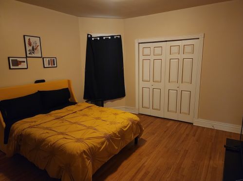 8030 Eberhart Ave, Chicago IL 60637-2484 exterior