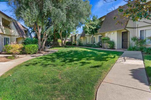 1535 Schenone Ct, Concord CA 94521-5290 exterior