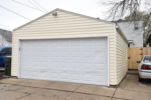 2206 71st St, Milwaukee WI  53213-1804 exterior