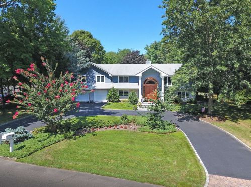 29 Kendrick Ln, Huntington Station NY 11746-7829 exterior