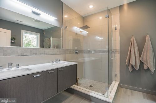 1018 Leithgow St, Philadelphia PA  19123-1421 exterior