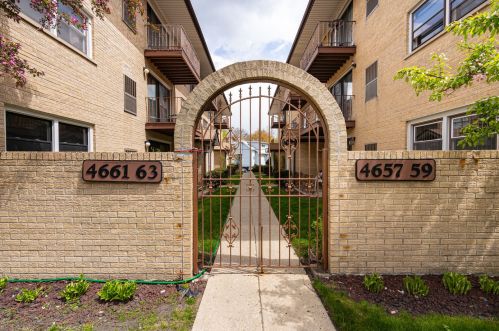 4659 Milwaukee Ave, Chicago, IL 60630-3631