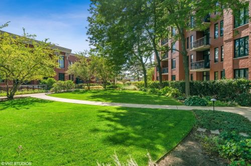 3232 Halsted St, Chicago IL 60657-3476 exterior