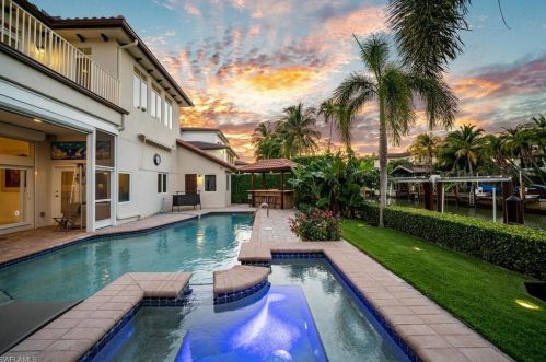 453 18 Ave, Naples FL 34120-3556 exterior