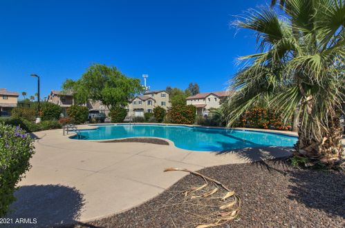 2694 73 Dr, Phoenix AZ 85043-2044 exterior