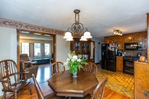 8 Ferncrest Dr, Providence RI 02919-3503 exterior