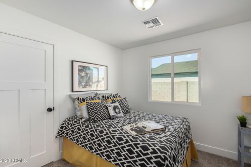 4215 19 Pl, Phoenix AZ 85040-1407 exterior