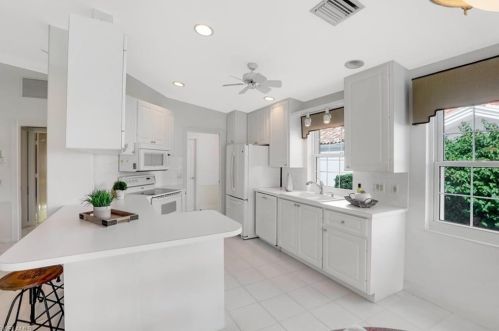 4142 Los Altos Ct, Naples FL 34109-1312 exterior