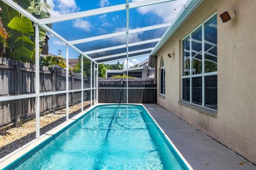 8820 Cypress Hammock Dr, Tampa FL 33614-1952 exterior