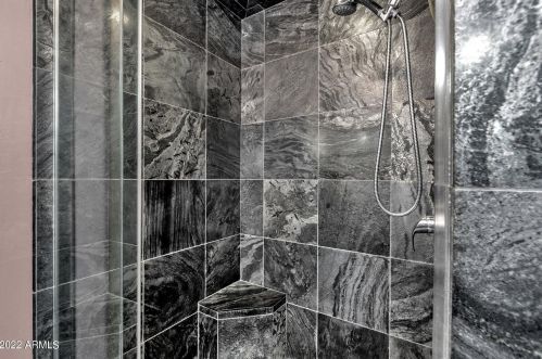 8051 14 Ave, Phoenix AZ 85023-2585 exterior