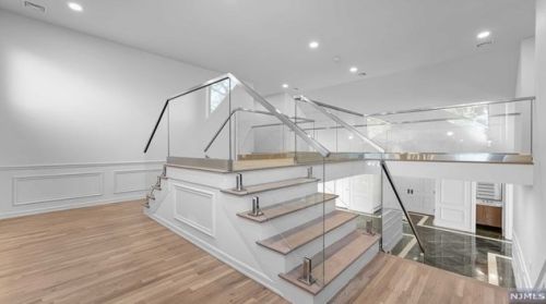 2 Toboggan Rdg Rd, Upper Saddle River NJ 07458-2521 exterior