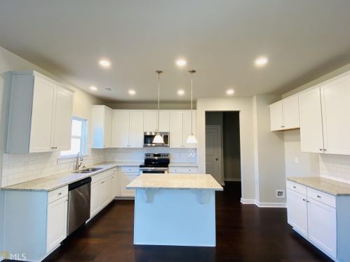 3243 Camden Rd, Atlanta GA  30349 exterior