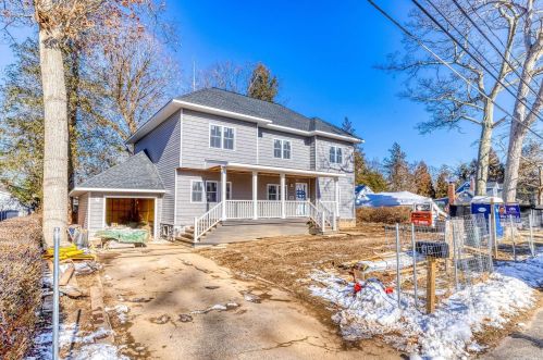 45 18th St, Huntington Station, NY 11746-2331