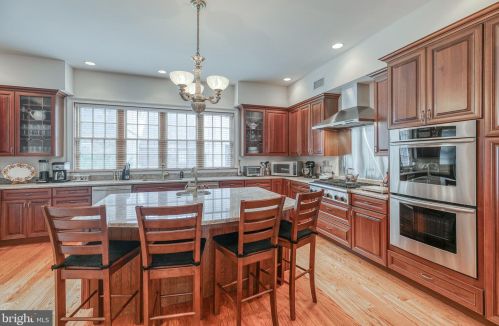 124 Bainbridge St, Philadelphia PA 19147-1866 exterior