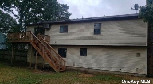 35 Bella Casa Ln, Central Islip NY 11722-2639 exterior