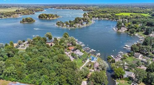 50040 South St, Dowagiac, MI 49047-8918