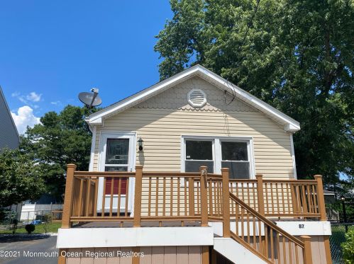 87 Monmouth Ave, Middletown, NJ 07748-5536