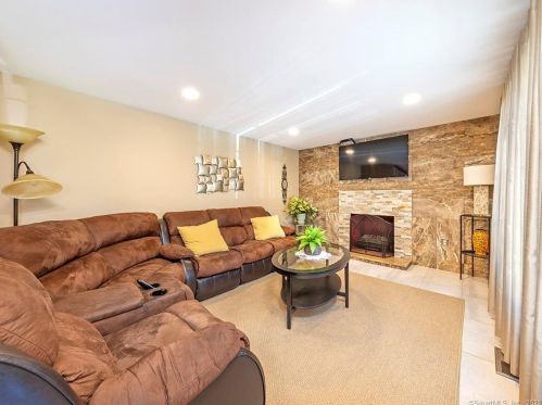 145 Howe Rd, New Britain CT 06053-1316 exterior