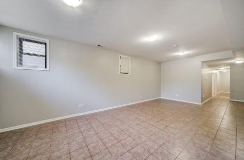 959 51 St, Chicago IL 60609-5124 exterior