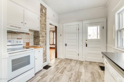 25 Elmwood, Grand Rapids MI 49505-4777 exterior