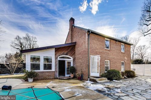 1101 Morningside Ln, Alexandria VA 22308-1042 exterior