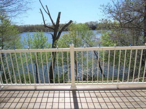 72 Cres St, Providence RI 02907-3237 exterior