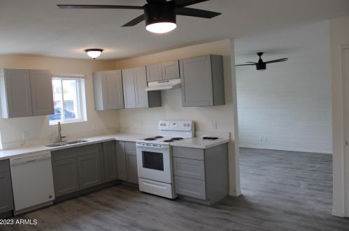 11612 21 Dr, Phoenix AZ 85015-5408 exterior