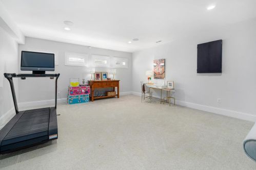 11428 Clayton Rd, Saint Louis MO 63131-2502 exterior