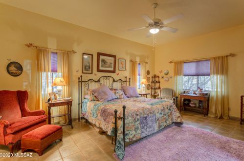 1021 Msn Twin Buttes Rd, Green Valley AZ 85622-8320 exterior