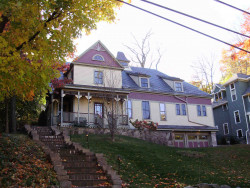 31 Ripley St, Newton, MA 02459-2209