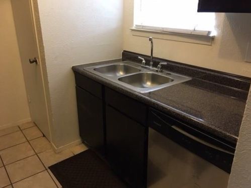 4043 Country Club Rd, Irving TX  75062 exterior