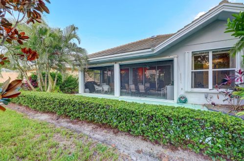 1553 Amherst Dr, Fort Pierce FL 34986-2413 exterior