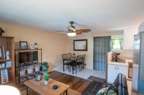 1347 Palolo Ave, Honolulu HI 96816-2528 exterior