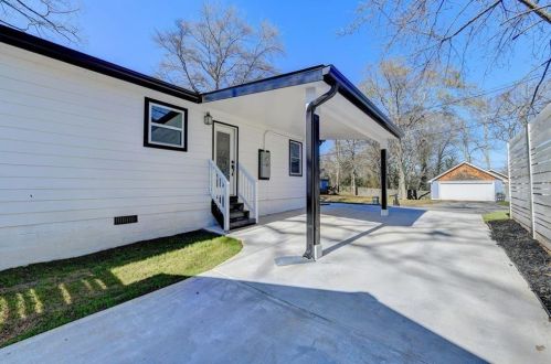 1960 John Calvin Ave, Atlanta GA  30337-2543 exterior