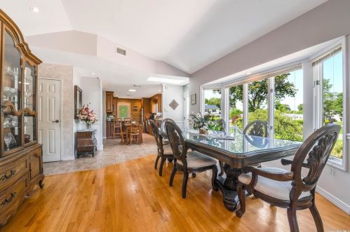 38 Gaymor Ln, Commack, NY 11725-1306