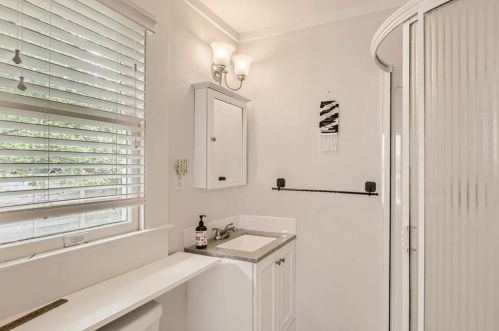 3901 Becker Ave, Austin TX 78751-5209 exterior