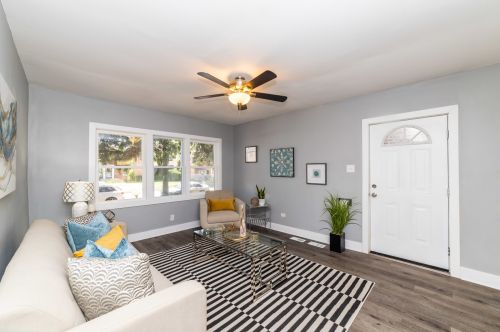 9132 Saginaw Ave, Chicago IL  60617-4150 exterior