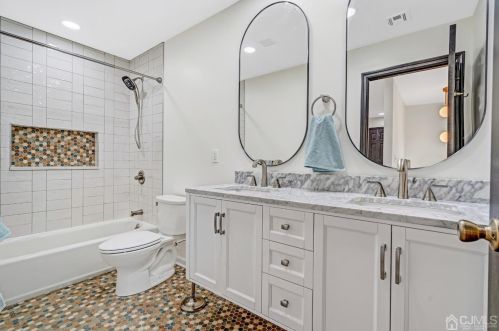 22 Stiles Rd, Edison NJ  08817-4137 exterior