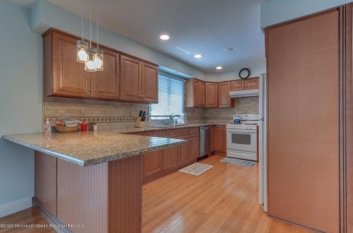 208 New York Ave, Point Pleasant Beach NJ 08742-3337 exterior