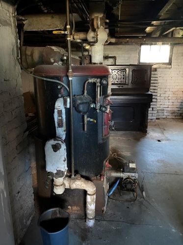 89 Ashley St, Springfield MA 01105-1572 exterior