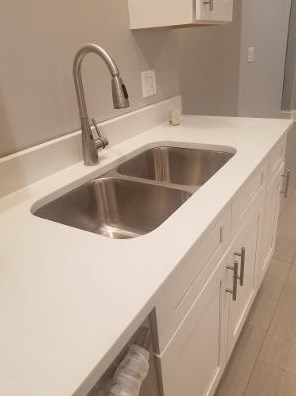 4113 Gladys Ave, Chicago IL 60624-3021 exterior