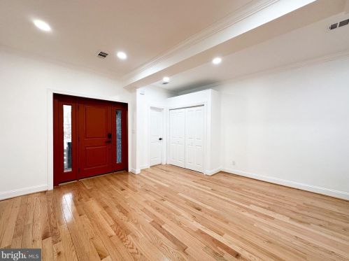 5217 New Hampshire Ave, Washington DC 20011-7920 exterior