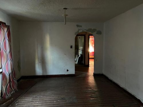 4046 Darby St, Saint Louis, MO 63120-1400