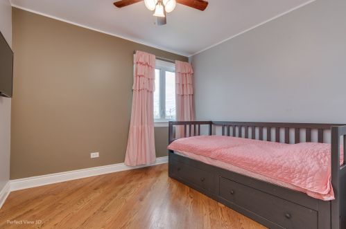 8020 Kilbourn Ave, Chicago IL 60646-5020 exterior