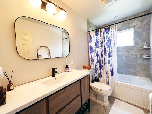 4 Cutchogue Ln, Commack NY  11725-4207 exterior