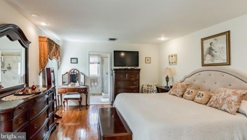 302 Welsh Rd, Huntingdon Valley PA 19006-6425 exterior