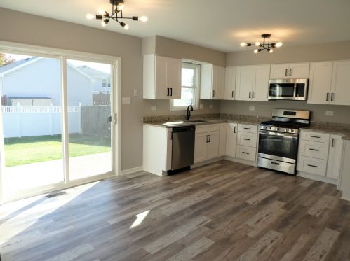 7002 Monmouth Dr, Joliet IL 60431-6042 exterior