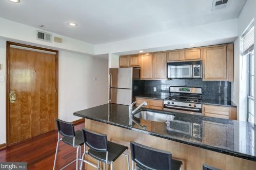 617 18th St, Philadelphia PA  19130-3301 exterior