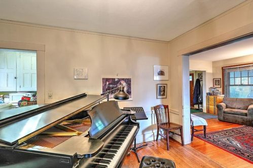 199 Rochambeau Ave, Providence RI 02906-1909 exterior